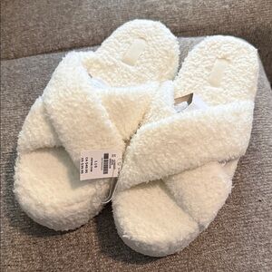 Victoria's Secret Cream Fuzzy Slippers